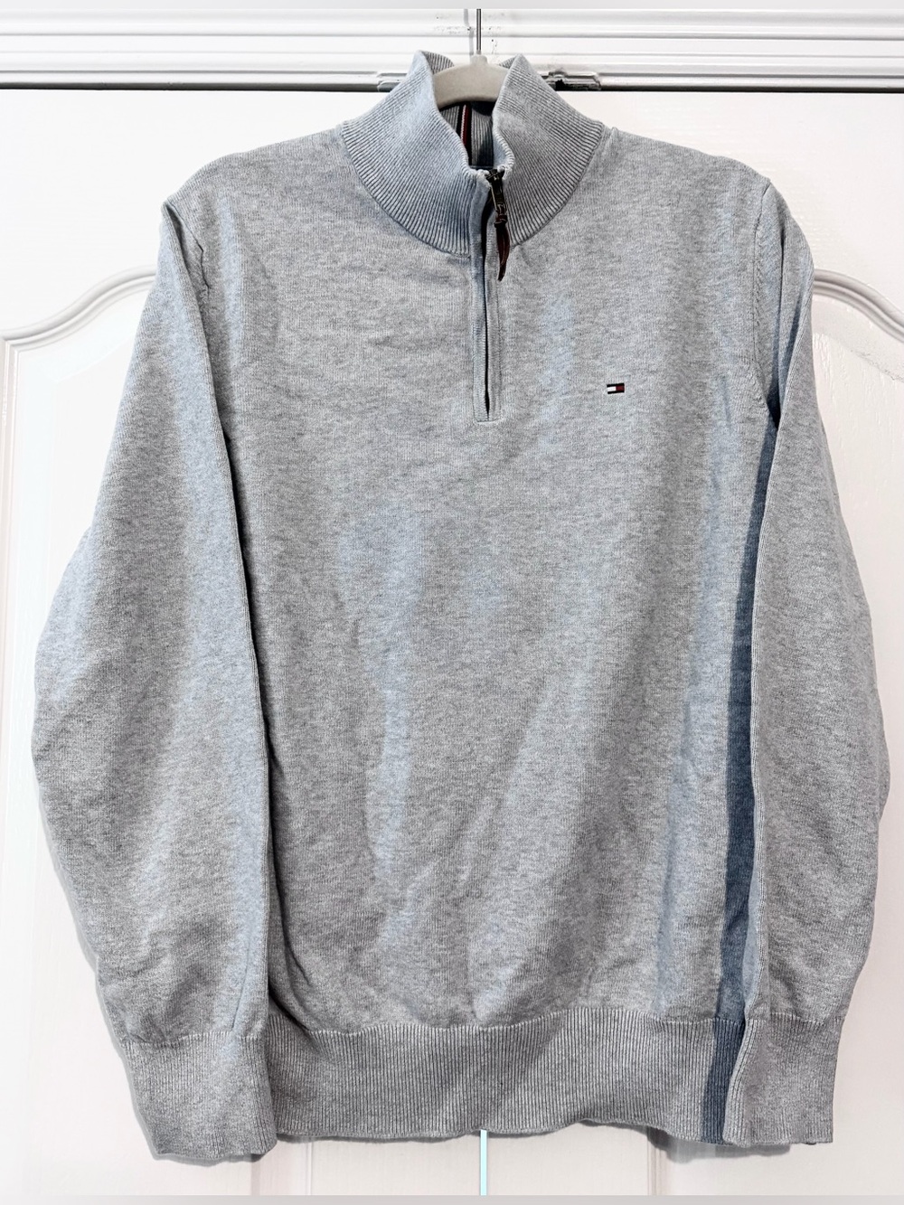 Tommy Hilfiger Men’s Light Gray Pullover with 1/4 zip Sz L - Picture 3 of 3